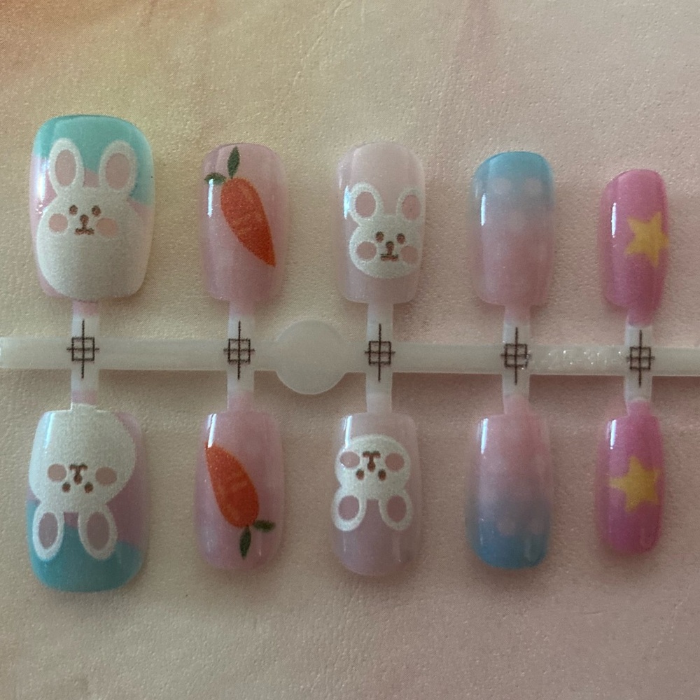 [M] 🐰🥕⭐️💅 10Pcs Wearable Press on Nails Short Square Easter Bunny Carrots Stars